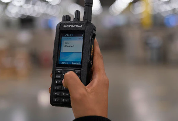 MOTOROLA R7 SERIES PORTABLE RADIOS – Image 2